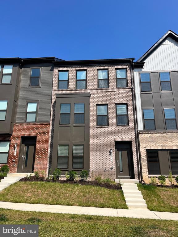 Building Photo - 236 Mainstream Dr