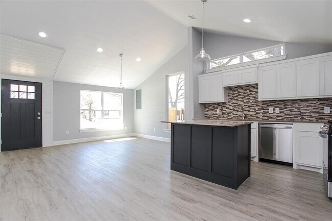 Building Photo - 1803 W Hull St