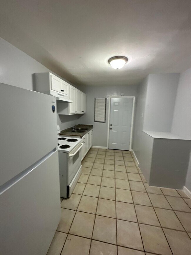 Building Photo - 2845/2847 W 6th St.