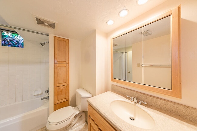 Building Photo - 7420 Webster St