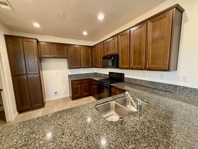 Building Photo - 1762 Bolton Ave