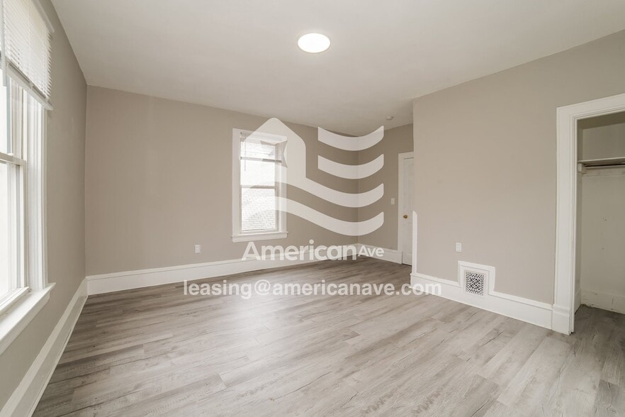 Building Photo - 1319 N Broadway St