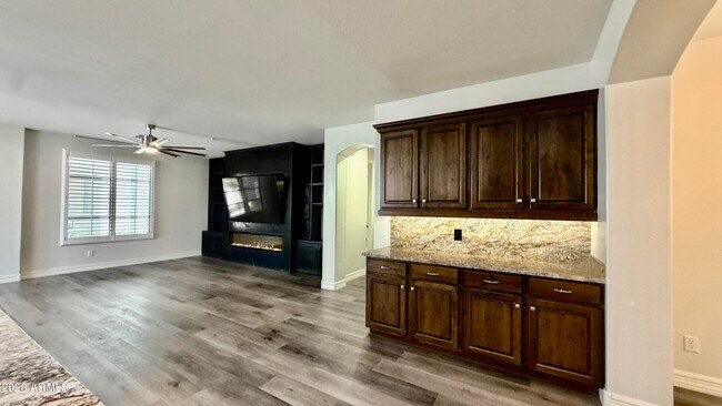Building Photo - 1777 W Ocotillo Rd