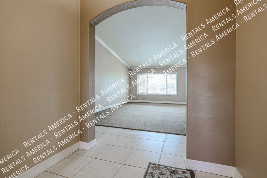 Building Photo - 6325 W Potter Dr