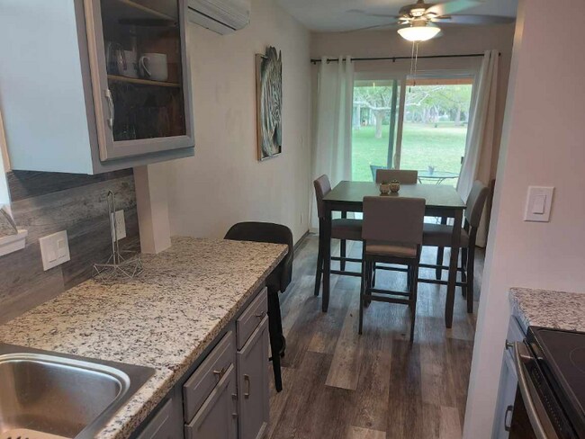 Building Photo - 323 Bolivar Ave