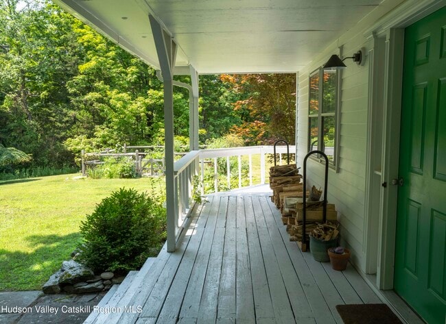 Building Photo - 4 Molland Dr