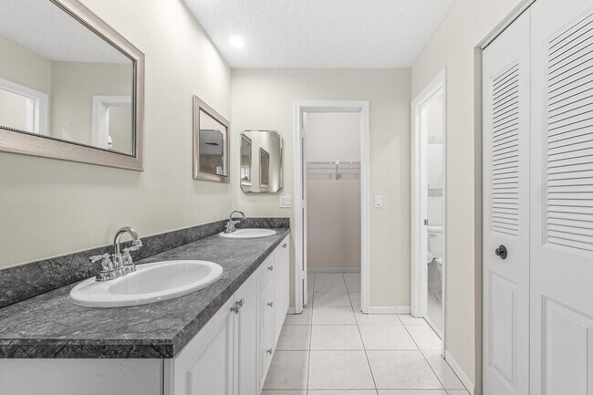 Building Photo - 1521 NW 19th Terrace