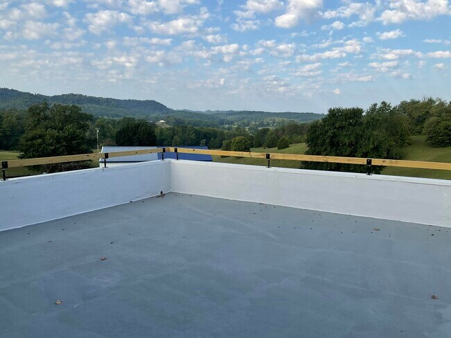 Building Photo - 205 N Ware Chappel Rd