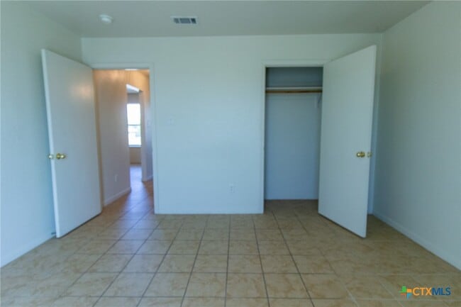 Building Photo - 400 Justin Ln