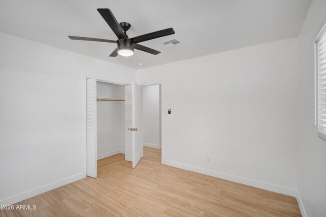 Building Photo - 4028 E Edgemont Ave