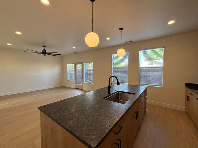 Building Photo - 73 N 520 W