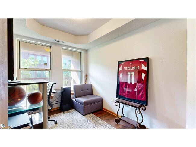 Building Photo - 560 N 2nd St