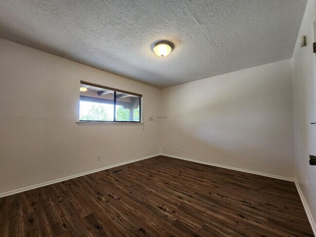 Building Photo - 1207 Cll Luna