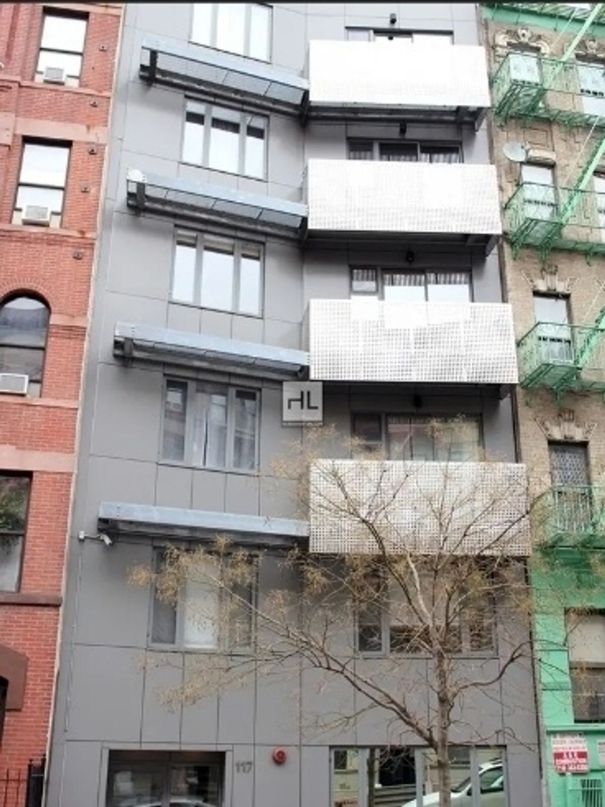 Building Photo - AFFORDABLE, SPACIOUS + SUNNY STUDIO IN THE...