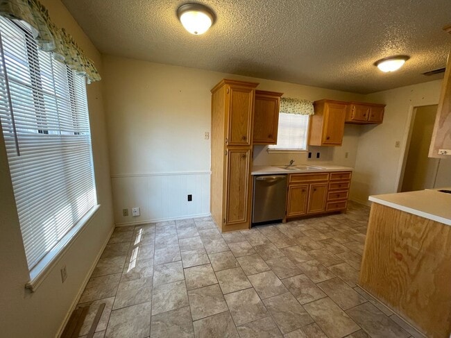Building Photo - 3/2/2 in Frenship ISD