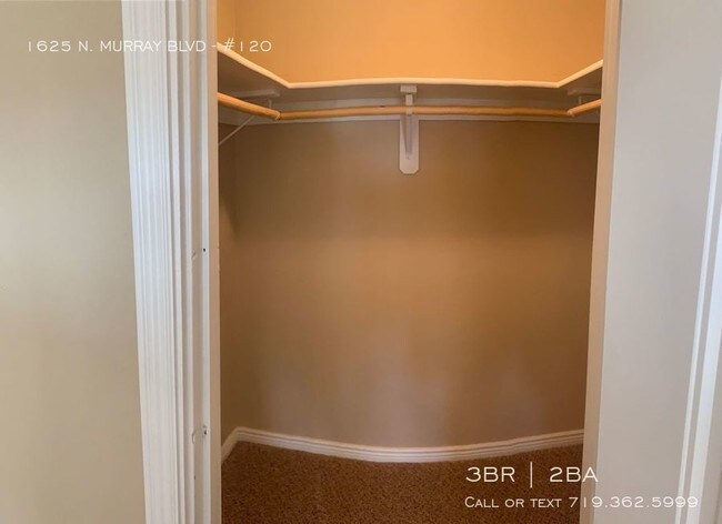 Building Photo - 5 Fountains End unit