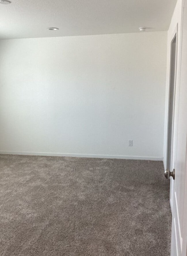 Building Photo - 818 S 4575 W