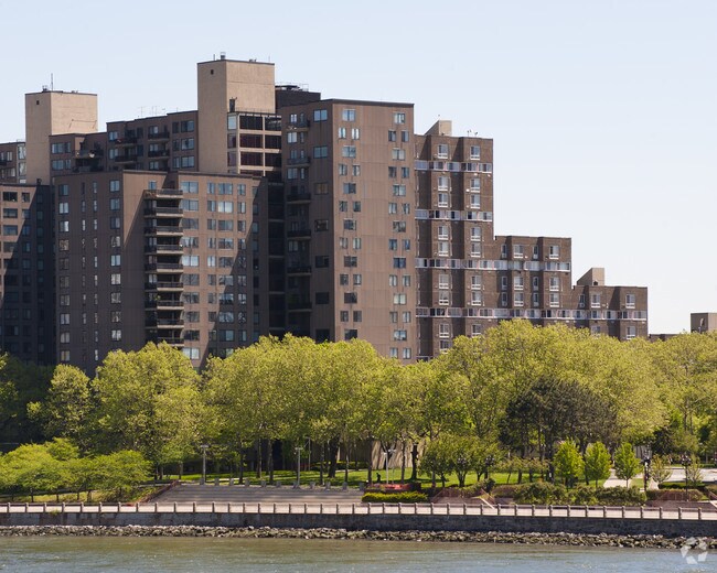 Roosevelt Landings 510 Main St New York NY 10044 Apartment Finder