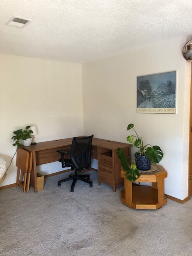 Building Photo - Furnished or Unfurnished One Bedroom / One Bath Apartment in Central Boulder