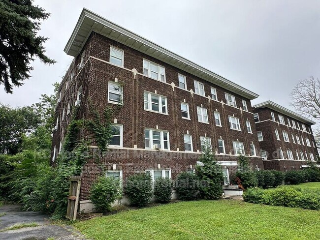 Building Photo - 305 Gladstone Blvd