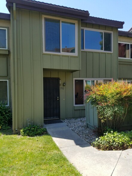 Building Photo - 792 Ferndale Ct