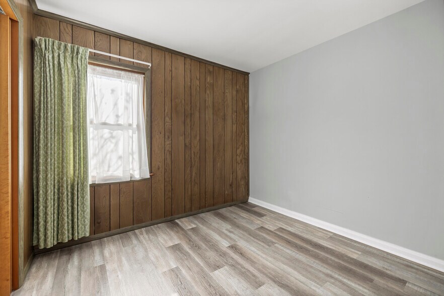 Building Photo - 1515 Longwood Dr