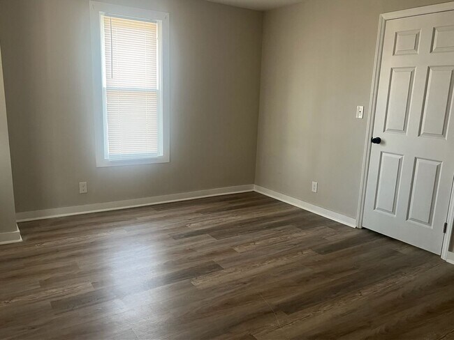 Building Photo - 235 Ann St NW