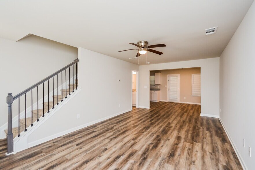 Building Photo - 400 McGiboney Ln