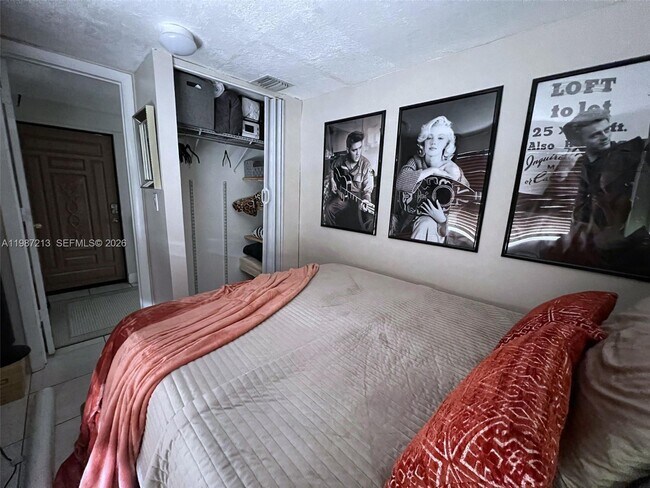 Building Photo - 2040 NE 183rd St