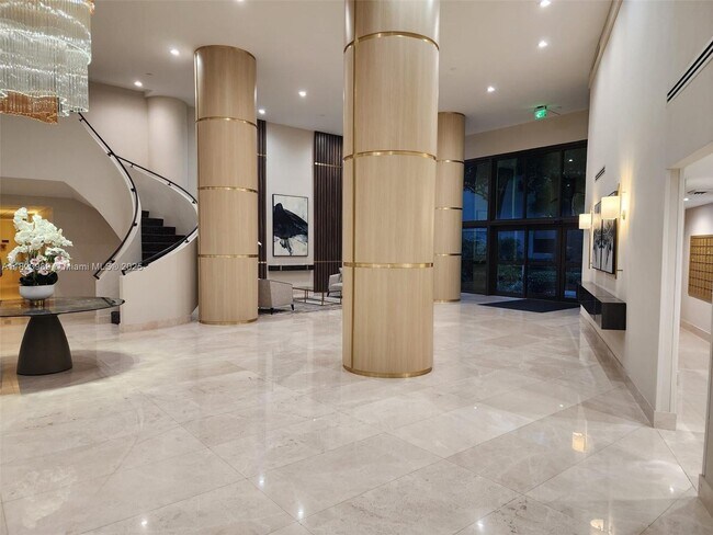 Building Photo - 3500 Mystic Pointe Dr