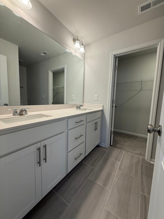 Building Photo - 409 Deercroft Dr