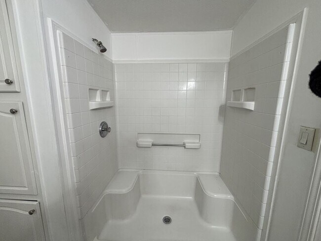 Building Photo - 20 Glen Cove Ct