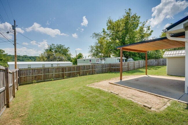 Building Photo - 3 Bed/2 Bath fully Renovated House