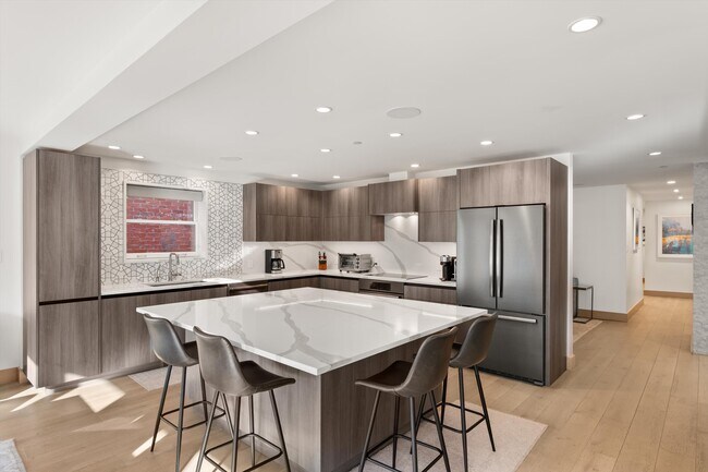 Building Photo - 447 E Cooper Ave