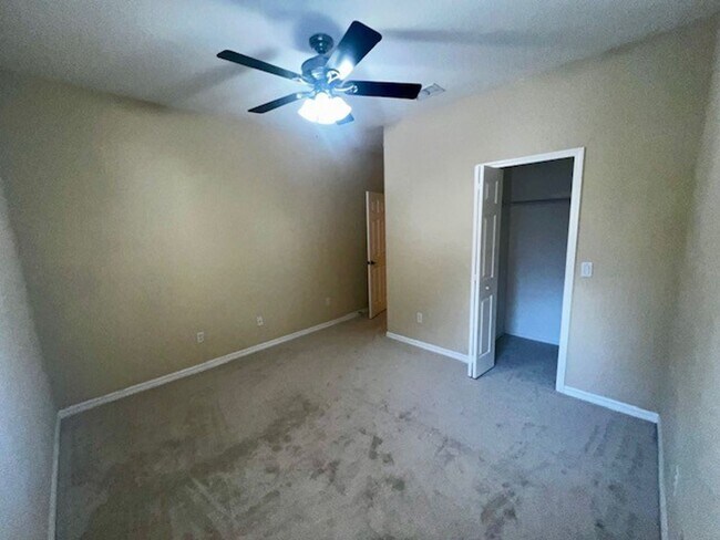 Building Photo - MOVE IN NOW-OVIEDO RENTAL!BEAUTIFUL 3 bd 2.5 bath townhome! 2 CAR ATTACHED GARAGE!FRESH PAINT! Wa...