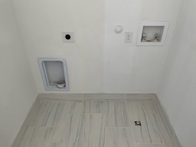 Building Photo - 345 Mathey Ct