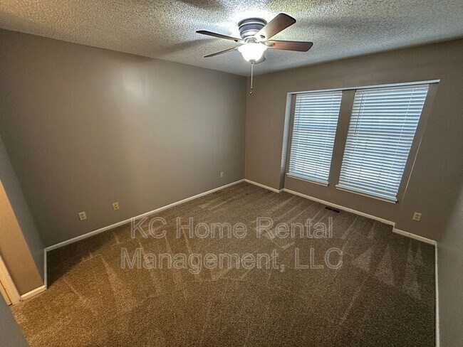 Building Photo - 11747 Oakmont St