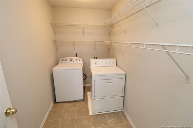 Building Photo - 5 Bellmore Ct