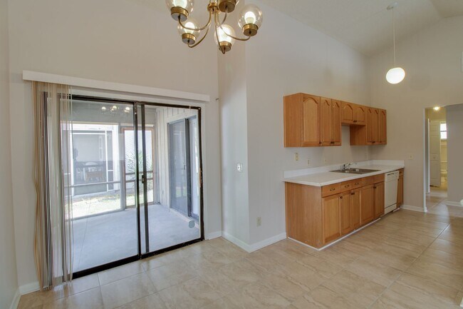 Building Photo - 754 Forest St