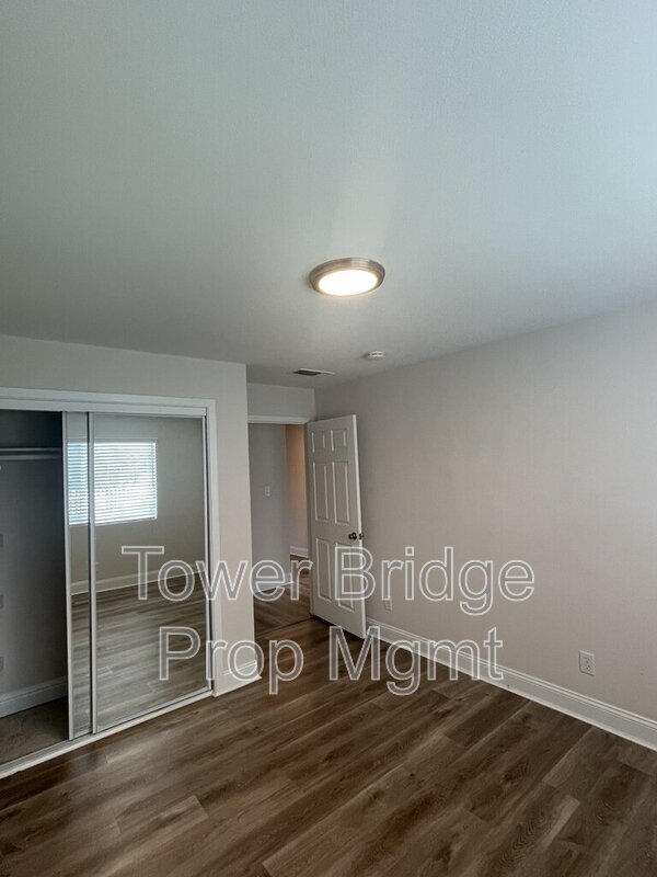 Building Photo - 737 Cresta Ct