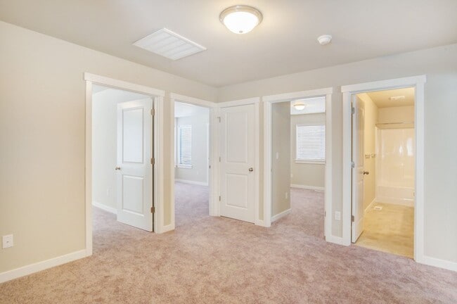 Building Photo - Modern 4BD 2.5BA in LSSD