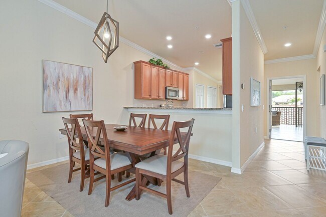 Building Photo - **2 + Den Condo - 1 Car garage - Fully Furnished - Short Term Lease (5.11 - 11.30) **