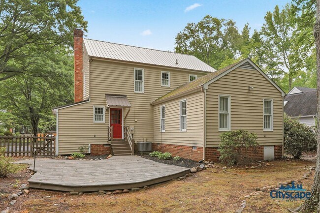 Building Photo - Charming Farmhouse-style Home Adjacent to Huguenot Park!