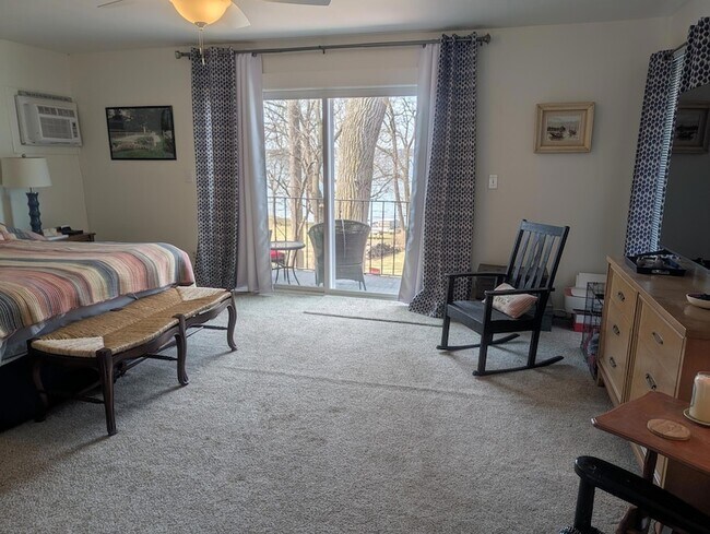 Building Photo - 1415 S Shore Dr