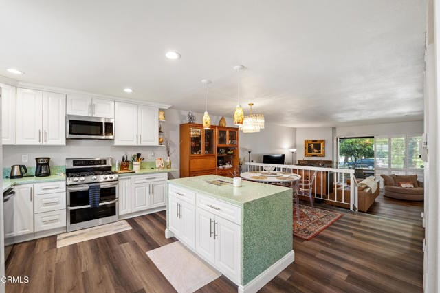 Building Photo - 5711 Owensmouth Ave