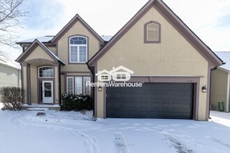 Building Photo - 5701 NE Hidden Meadow Dr