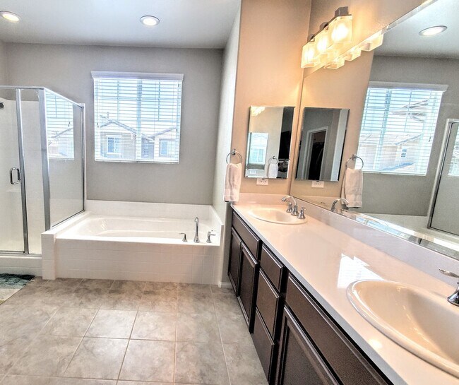 Building Photo - Gorgeous Home- Lots of Upgrades