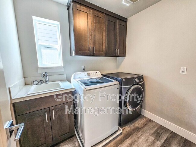 Building Photo - 619 202nd Pl SW