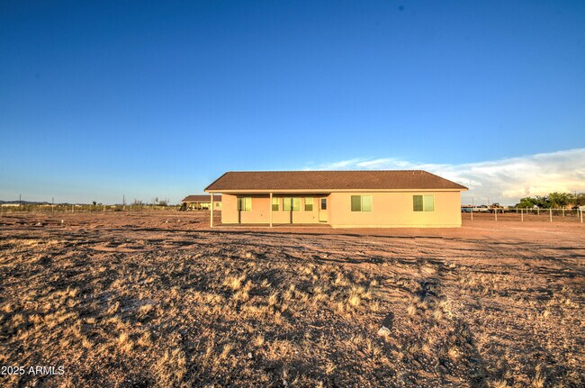 Building Photo - 22955 Pine St