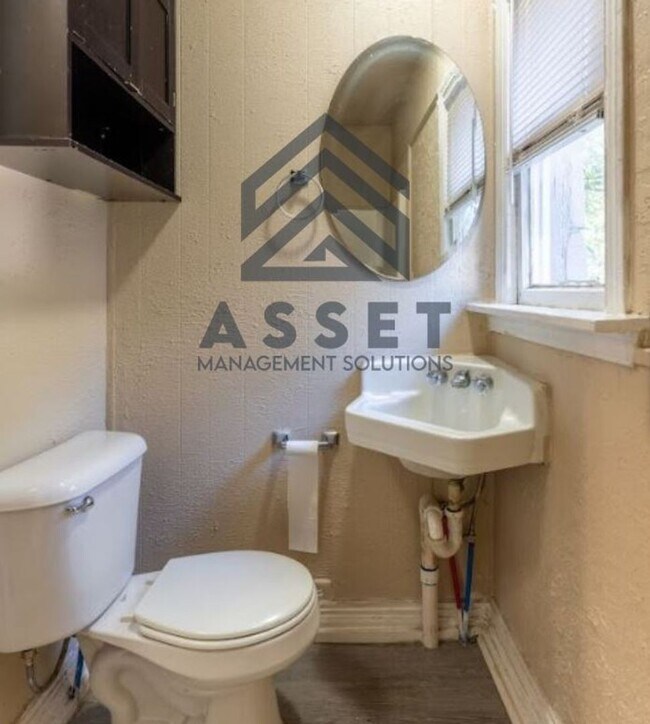 Building Photo - 4 Bedroom Available for Lease & Rent to Own!